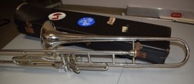 Trombón valvular del año 1928. ESTUCHE ORIGINAL.
