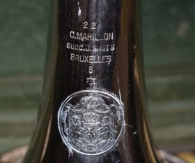Trombón valvular del año 1928. ESTUCHE ORIGINAL.