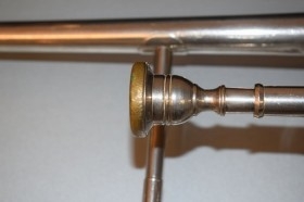Trombón valvular del año 1928. ESTUCHE ORIGINAL.