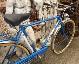 Bicicleta años 60. Española. Marca BH. Impresionante. Fuerte y robusta.
