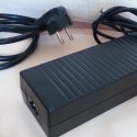 Cargador de ordenador portátil HP Pavilium. Buen estado. Año 2015.