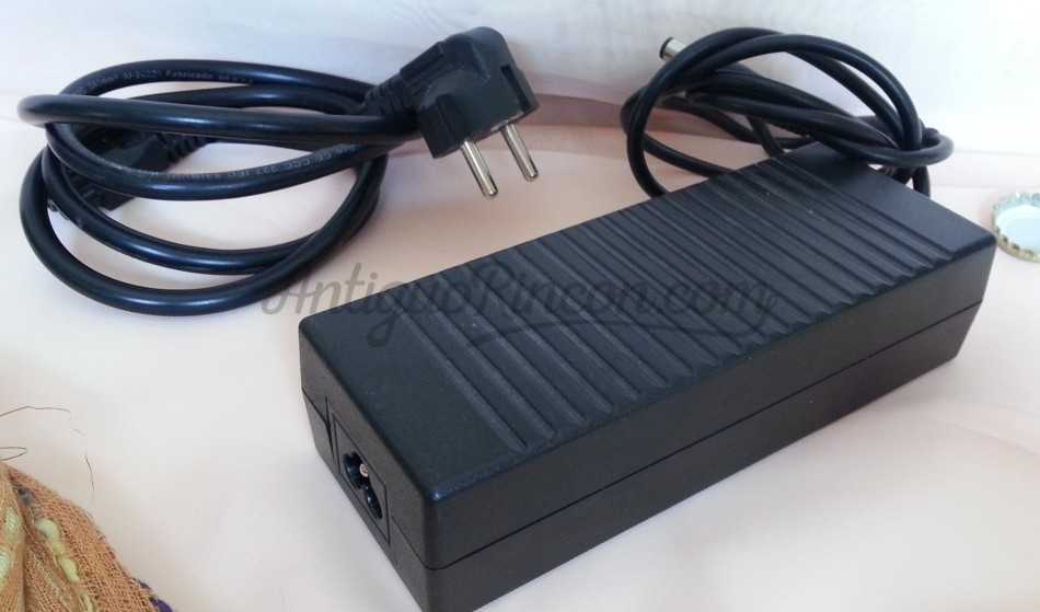 Cargador de ordenador portátil HP Pavilium. Buen estado. Año 2015. Cargador de ordenador portátil HP Pavilium. Buen estado. Año 2015.