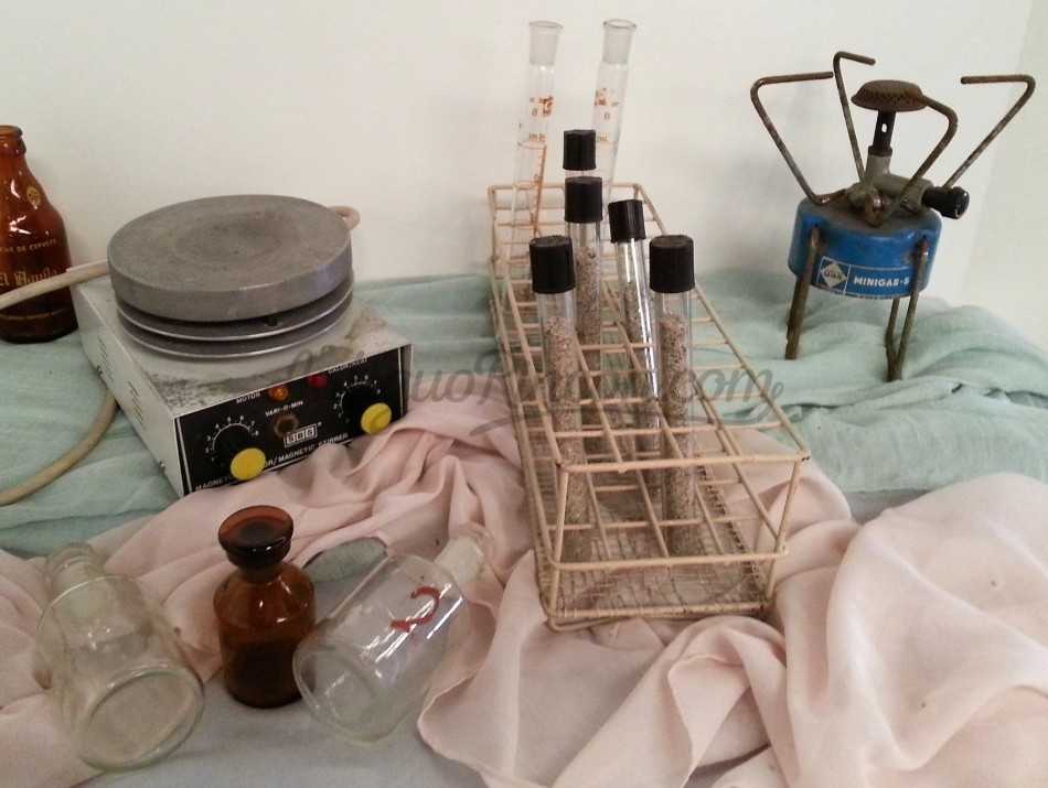 Laboratorio. Conjunto vintage de utensilios de laboratorio. Varias piezas.