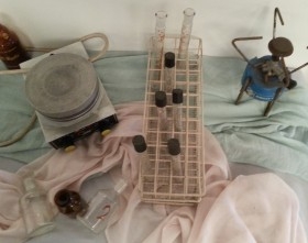 Laboratorio. Conjunto vintage de utensilios de laboratorio. Varias piezas.