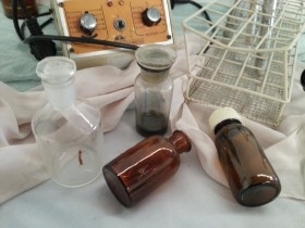 Laboratorio. Conjunto vintage de utensilios de laboratorio. Varias piezas.