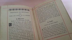LIbro centenario. Oraciones Cristianas. En francés.