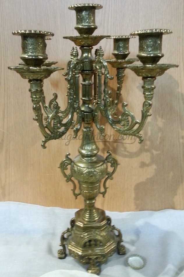 Candelabro antiguo. En bronce. Años 70. Grande para 5 velas.