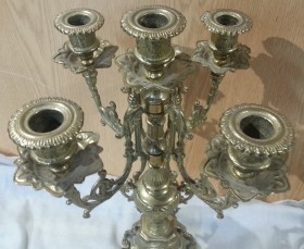 Candelabro antiguo. En bronce. Años 70. Grande para 5 velas.