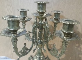 Candelabro antiguo. En bronce. Años 70. Grande para 5 velas.