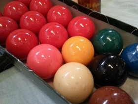 Bolas de billar. Set de 17 bolas billar inglés. Marca Aramith. Old billiards balls.