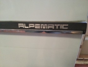 Nevera marca ALFAMATIC. Años 60. Funcionando. Ideal para atrezzo o decoración.