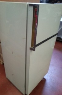 Nevera marca ALFAMATIC. Años 60. Funcionando. Ideal para atrezzo o decoración.