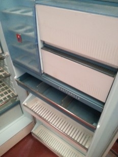 Nevera marca ALFAMATIC. Años 60. Funcionando. Ideal para atrezzo o decoración.