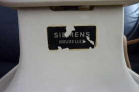 Teléfono antiguo marca SIEMENS BRUSEELS. MAravillosa pieza de colección.