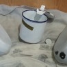 Bacinillas pareja y jarra. Utensilios esmaltados de uso hospitalario. Años 50.