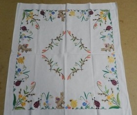 Mantel bordado a mano. Años 70. Motivos infantiles. Maravilloso. 73 cm * 67 cm.