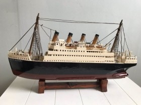 Barco TITANIC. Años 50. Totalmente artesanal.