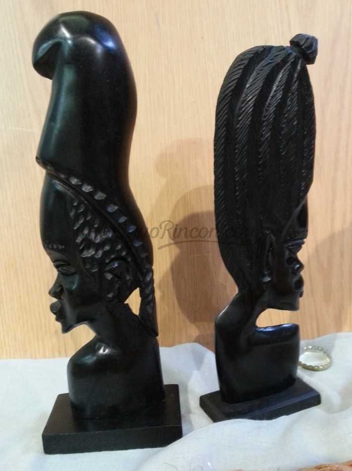 Esculturas origen africano en noble madera tropical. Pareja. Años 80 Esculturas origen africano en noble madera tropical. Pareja. Años 80