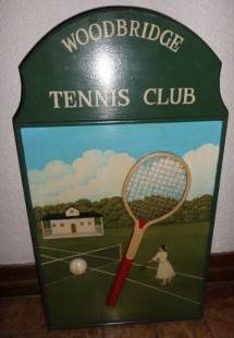 Estantería vintage de los años 70. Dedicada al deporte del tenis´.