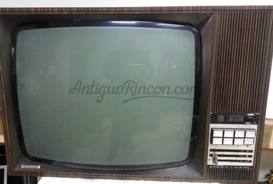 Televisor. Marca GRUNDIG. Viejo aparato años 60