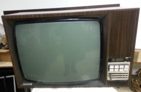 Televisor. Marca GRUNDIG. Viejo aparato años 60