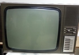 Televisor. Marca TELEFUNKEN. Viejo aparato años 70