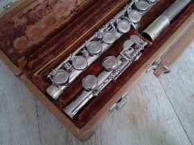 Flauta travesera de los años 60. Origen holandés. Con su estuche original. Maravillosa.