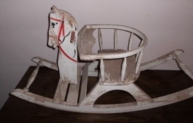 Caballo balancín en madera. Precioso caballito de los años 60. HOlandés.