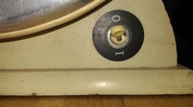 Esterilizador antiguo de instrumental médico. De vapor. Años 50. Pieza de colección.