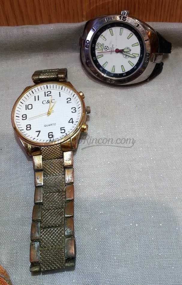 Relojes de pulsera. Lote de 2 relojes para piezas y recambios. Decoración. Bisutería fina