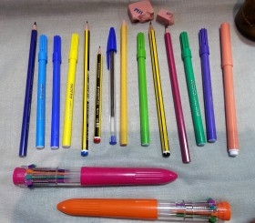 Estuches colegio. Tres uds. con pinturas