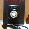 Teléfono antiguo de pared. Años 50. Fuerte y pesado.