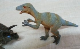 Dinosaurios de juguete. Fabricados en plástico y goma.