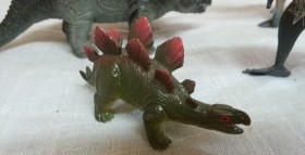 Dinosaurios de juguete. Fabricados en plástico y goma.