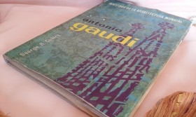 LIbro ANTONIO GAUDÍ. Año 1966.