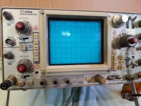 Osciloscopio TEKTRONIX 465. Buen estado general. Funciona.