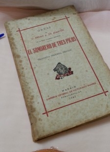 Libro. Novela El Sombrero de tres Picos. Año 1945.