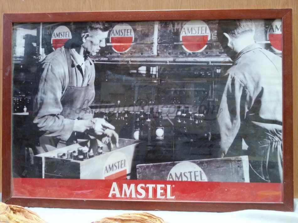 Cartel publicitario AMSTEL. Acristalado y enmarcado.