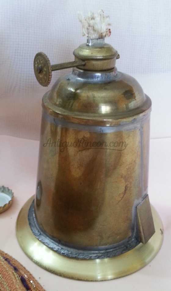 Lamparilla de aceite antigua. Cobre. Años 90. Lamparilla de aceite antigua. Cobre. Años 90.