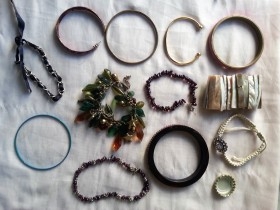 Bisutería vintage. Pulseras. 12 uds. Muy bonitas.