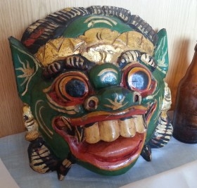 Máscara de madera. Étnica. Originaria de China.