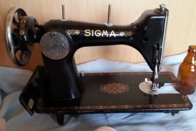 Máquina de coser antigua. Marca Sigma. Modelo A.