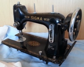 Máquina de coser antigua. Marca Sigma. Modelo A.