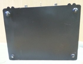 Caja de caudales esmaltada. Con su llave. Preciosa