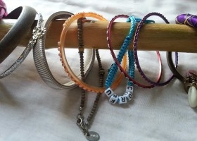 Conjunto PULSERAS bisutería. 12 diferentes