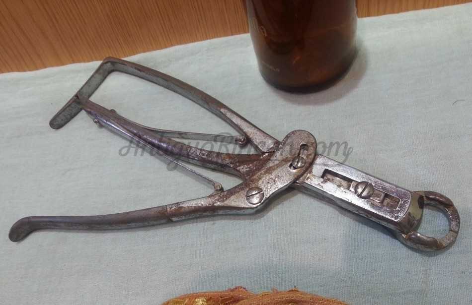 AMIGDALOTOMO para extirpar amígdalas. Años 40-50 . Terrorífico instrumento médico. AMIGDALOTOMO para extirpar amígdalas. Años 40-50 . Terrorífico instrumento médico.