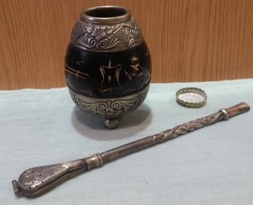 Mate. Conjunto de perolo y cucharilla para mate. Años 90