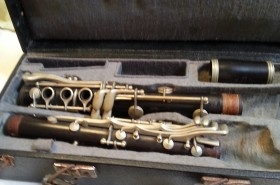 Clarinete antiguo. Años 60-70. NO funciona. Estuche original.