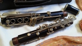 Clarinete antiguo. Años 60-70. NO funciona. Estuche original.