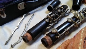 Clarinete antiguo. Años 70-80. NO funciona. Estuche original.